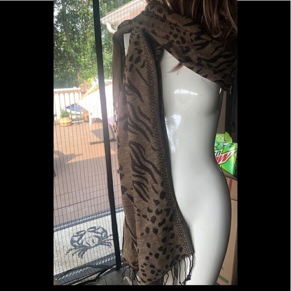 Kasper versatile wrap/scarf . Reversible - Picture 1 of 10